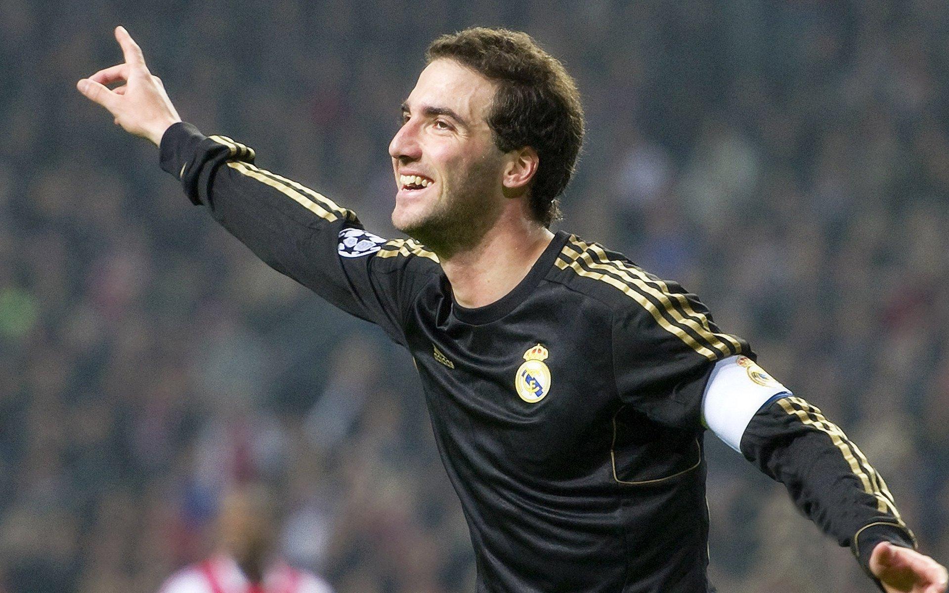 NBA季后赛激战正酣,凯尔特人与勇士上演巅峰对决